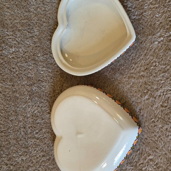 Ukrainian-style Hand-Painted Heart Ceramic Trinket Box - Picture 3 of 5